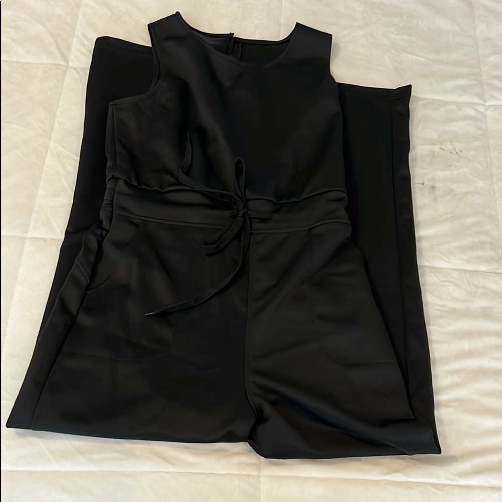 Sleek Navy Blue High-Waisted Jumpsuit with Fitted Silhouette